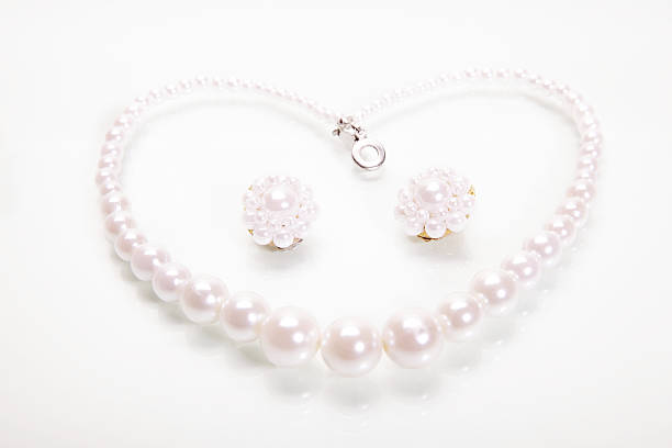 istock Heart of perls 167411429