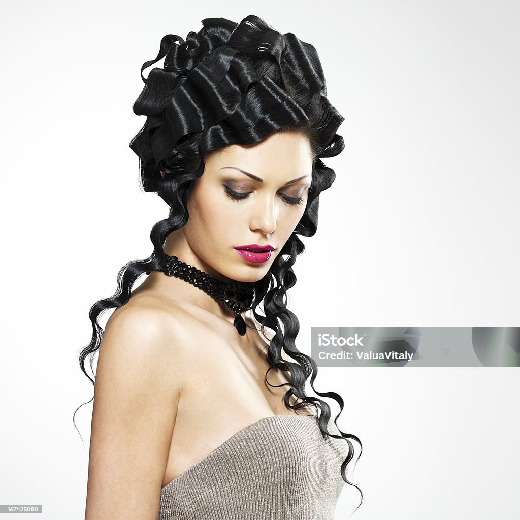 Piękna kobieta z mody fryzurę - Zbiór zdjęć royalty-free (Brązowe włosy)