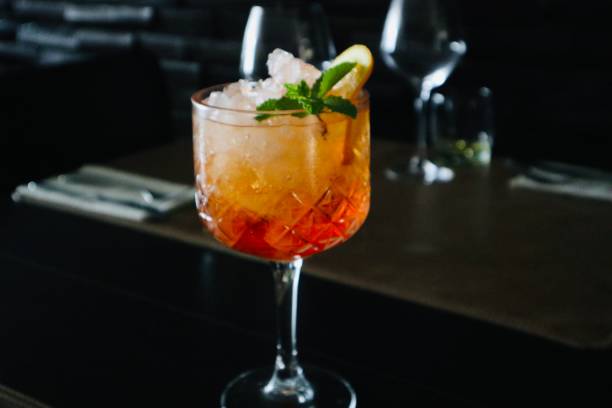 istock Wines and cocktails 1674266654