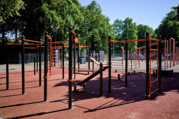 istock The gym in the street. 1674276208