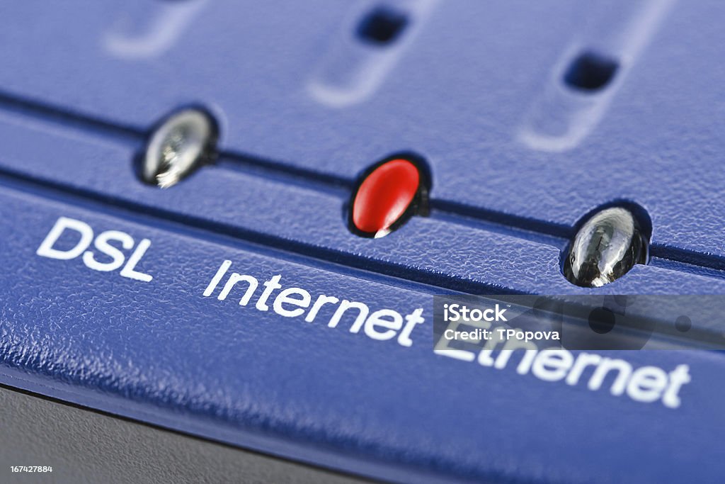 A Internet de alta velocidad y módem - Foto de stock de Alambre libre de derechos