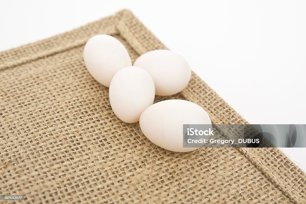 Pequeno branco ovos - Foto de stock de Alimentação Saudável royalty-free