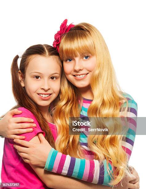 Foto de Duas Garotas Abraçando Feliz e mais fotos de stock de Abraçar - Abraçar, Adolescente, Adolescentes Meninas