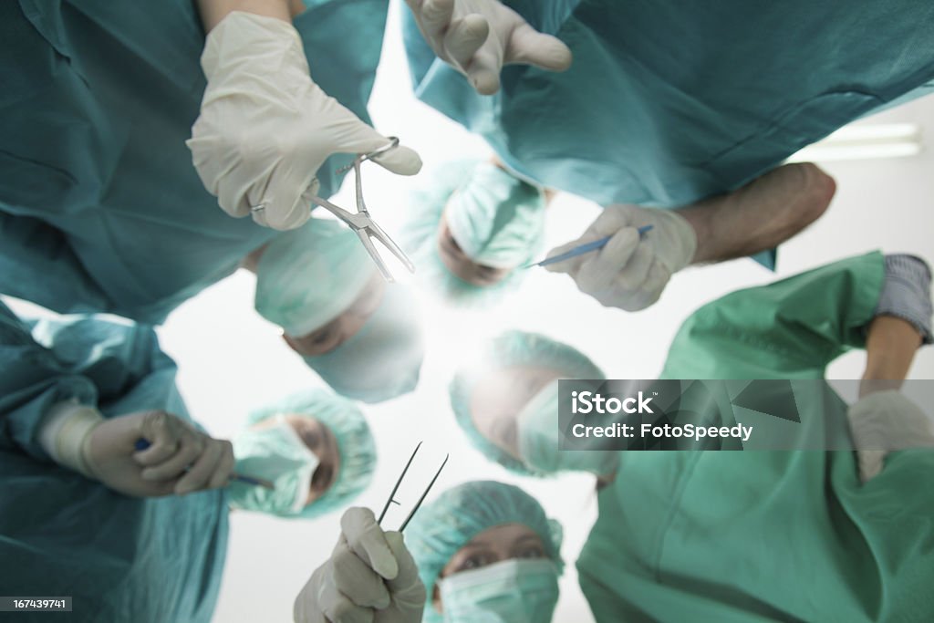 Grupo de cirurgiões em Cirurgia - Foto de stock de Bandagem royalty-free