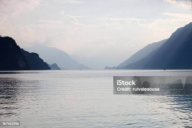 Foto de Lago Brienz e mais fotos de stock de Alpes europeus - Alpes europeus, Alpes suíços, Azul