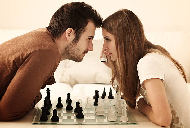 juego de amor - concentration chess playing playful fotografías e imágenes de stock