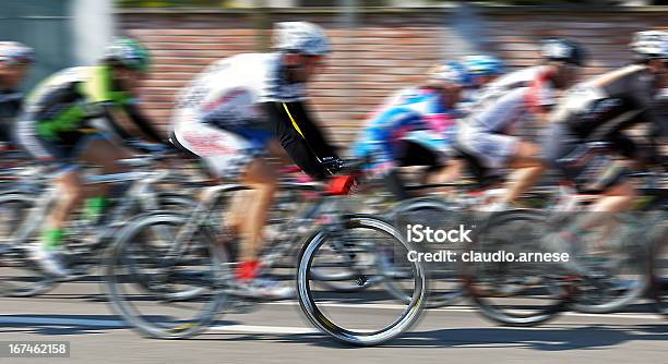 Ciclista Gara Immagine A Colori - Fotografie stock e altre immagini di Ambientazione esterna - Ambientazione esterna, Composizione orizzontale, Concorso