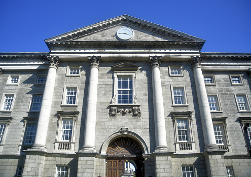 Dublin, Ireland: Trinity College - the 18th century Regent House, neoclassical main entrance with its prostyle tetrastyle Corinthian portico - founded in 1592 by Queen Elizabeth I, on the model of the universities of Oxford and Cambridge - consistently ranked as the best university in Ireland, one of the leading universities in Europe and in the top 200 worldwide.