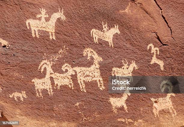 Ute Petroglyphs В Национальный Парк Арчес — стоковые фотографии и другие картинки Толсторог - Толсторог, Аборигенная культура, Археология