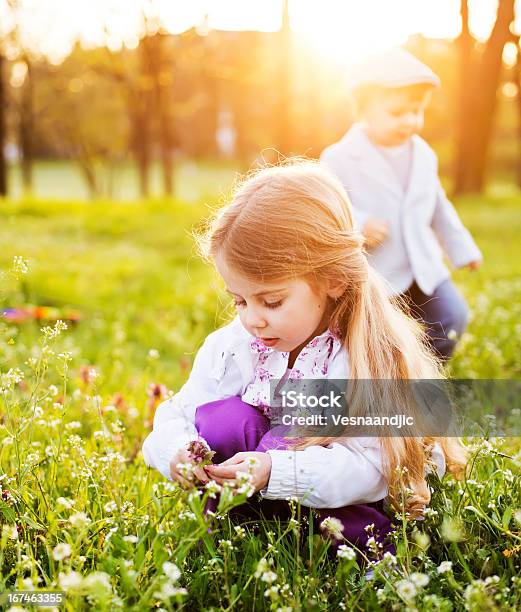 Foto de O Que Um Mundo Maravilhoso e mais fotos de stock de Alegria - Alegria, Amizade, Atividade Recreativa