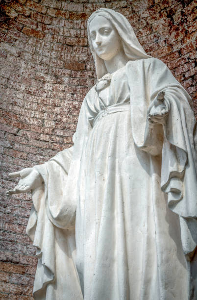 istock Statue of Mary 1674639092