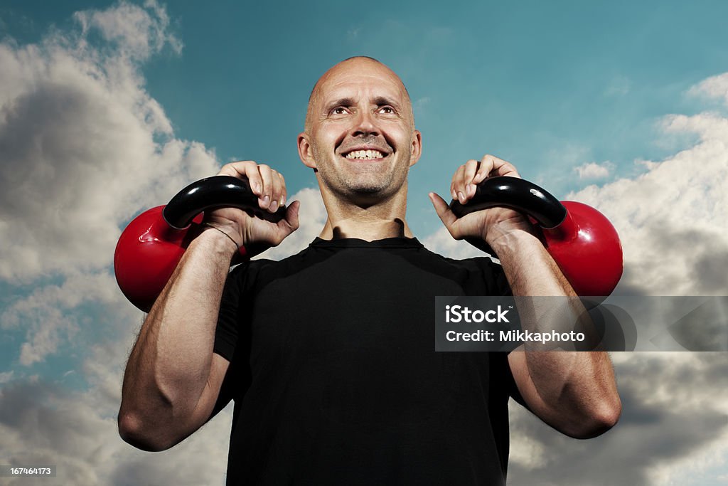 Homem trabalhando com kettlebell - Foto de stock de Adulto royalty-free