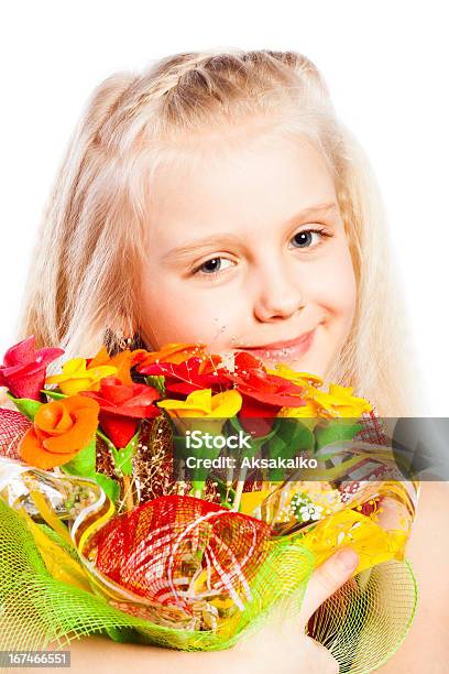 Bella Ragazza Con Bouquet - Fotografie stock e altre immagini di Abbracciare una persona - Abbracciare una persona, Adolescente, Bambine femmine