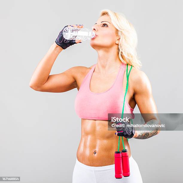 Fitness Donna Acqua Potabile - Fotografie stock e altre immagini di Abbigliamento sportivo - Abbigliamento sportivo, Acqua, Acqua potabile