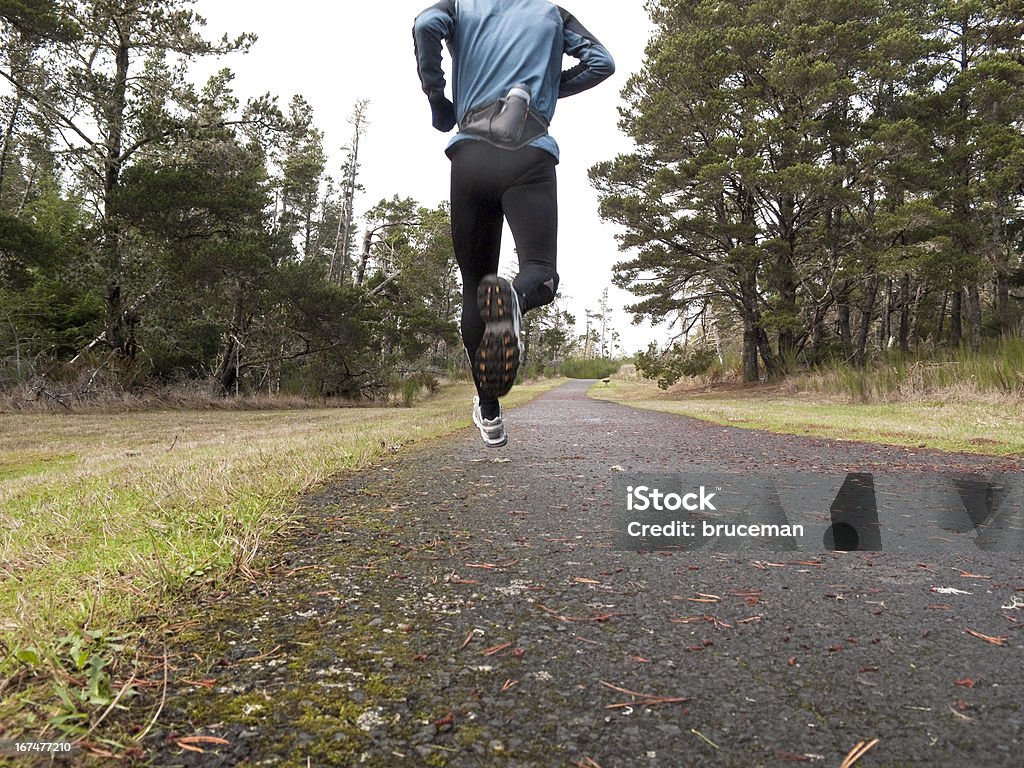 Runner в парк - Стоковые фото Активный образ жизни роялти-фри