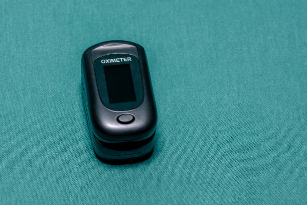 istock Digital pulse oximeter photographed on a green surgical drape. 1674788642
