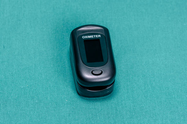 istock Digital pulse oximeter photographed on a green surgical drape. 1674788643