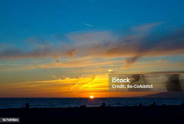 Santa Monica Beach Pôr Do Sol - Fotografias de stock e mais imagens de Anoitecer - Anoitecer, Azul, Beira d'Água