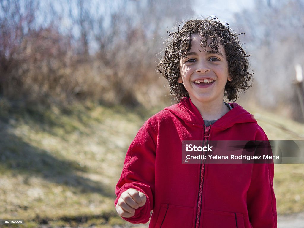 Hiszpan dziecko spaceru w parku - Zbiór zdjęć royalty-free (Chłopcy)