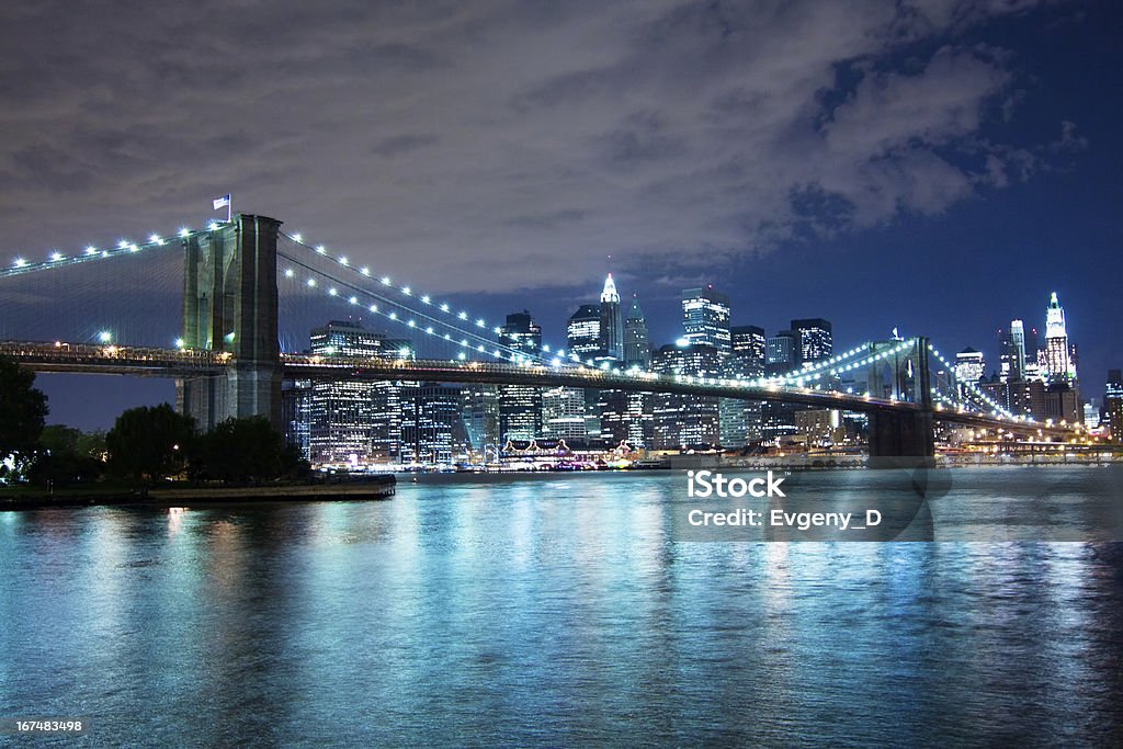 Brooklyn Bridge nocą - Zbiór zdjęć royalty-free (Ameryka)