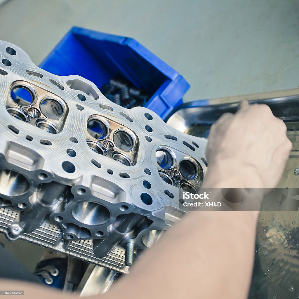 Limpieza motor Bloque de cilindros - Foto de stock de Cilindro libre de derechos