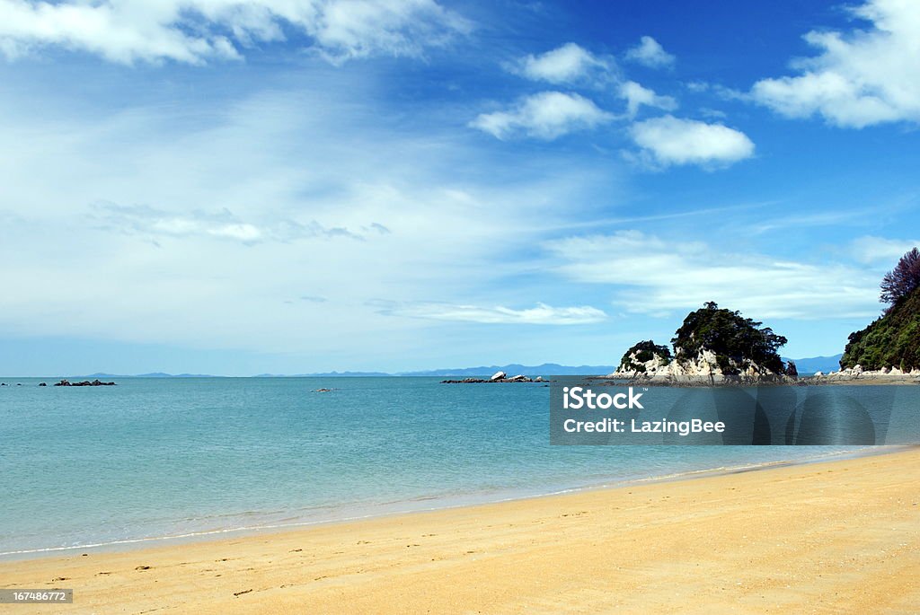 Torlesse Little Rock & Kaiteriteri Bay, Tasman, Nuova Zelanda - Foto stock royalty-free di Spiaggia