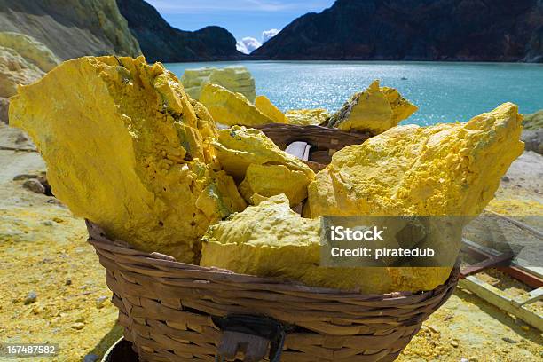 Kawah Ijen Foto de stock y más banco de imágenes de Actividad - Actividad, Aire libre, Azufre