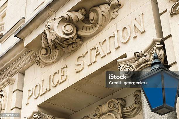 번자체 경찰서로 팻말 및 등불 경찰관에 대한 스톡 사진 및 기타 이미지 - 경찰관, 경찰서, 영국