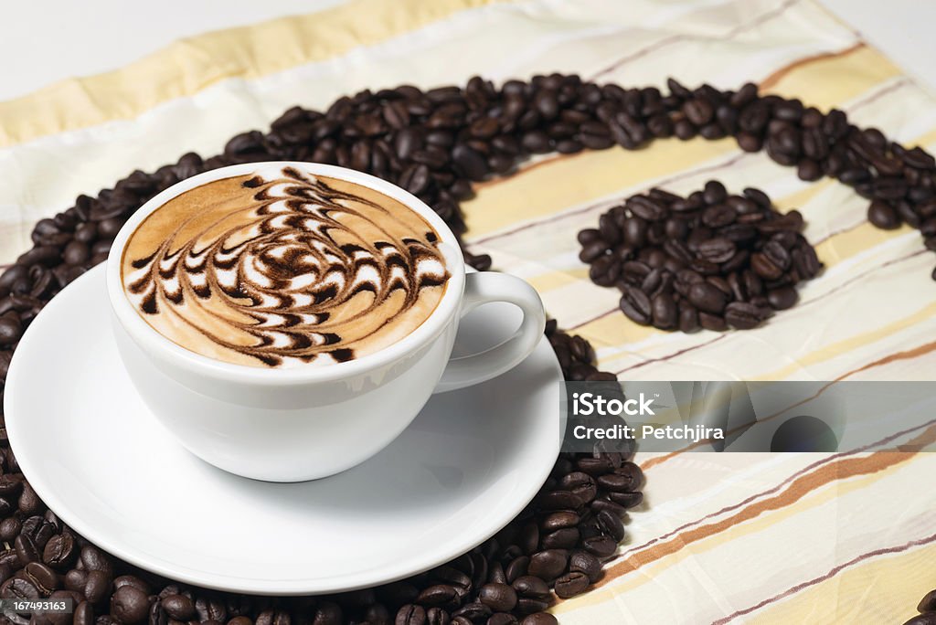 Il gioco fantasia cappuccino Art caffè - Foto stock royalty-free di Bianco