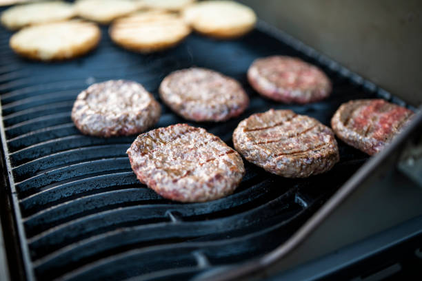 istock Preparing burgers at a garden party. 1674962814