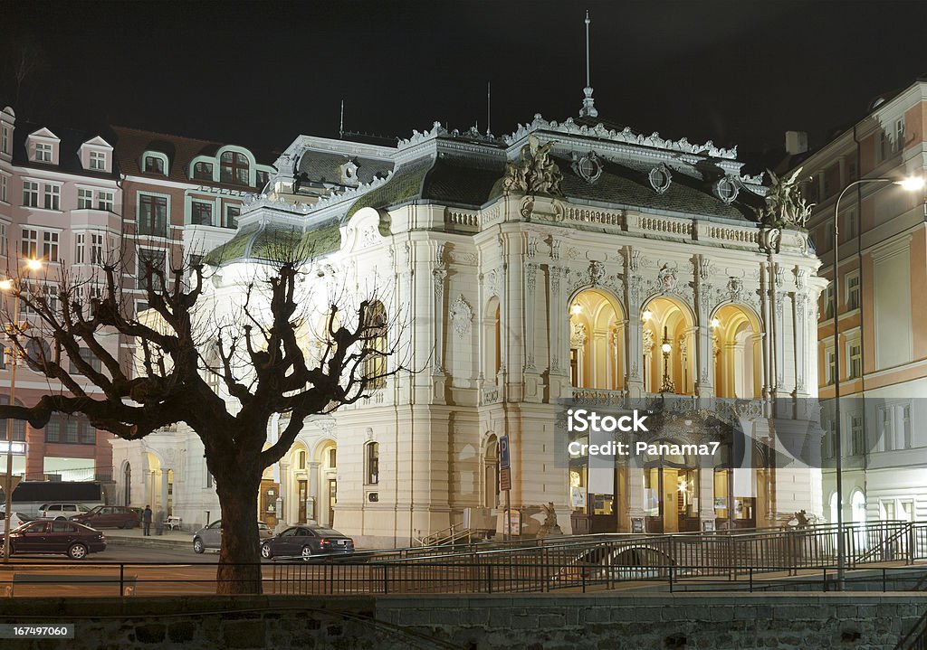 Teatro dell'Opera di Karlovy Vary, Repubblica Ceca - Foto stock royalty-free di Albero