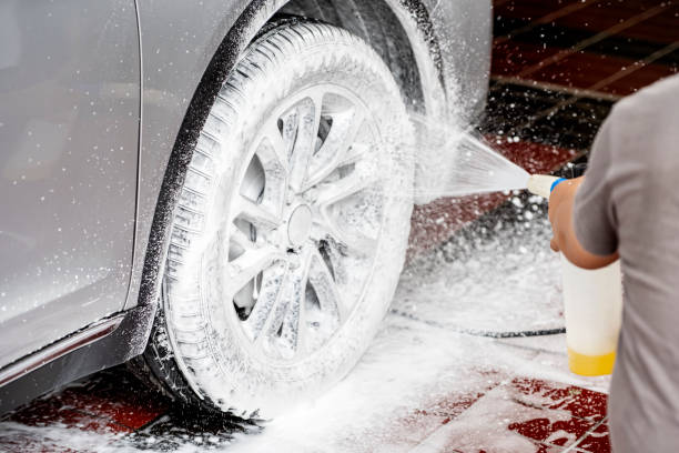 istock Car washing and detailing 1675256701