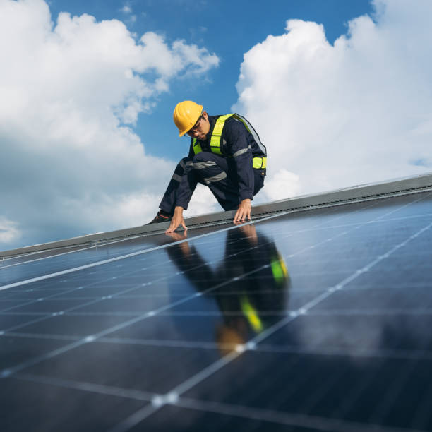 istock Service engineer checking solar cell on the roof for maintenance if there is a damaged part. Engineer worker install solar panel. Clean energy concept. 1675290752