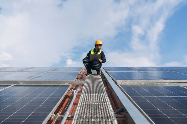 istock Service engineer checking solar cell on the roof for maintenance if there is a damaged part. Engineer worker install solar panel. Clean energy concept. 1675292853