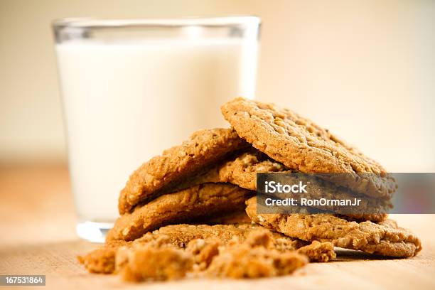 Foto de Os Cookies e mais fotos de stock de Alimentação Não-saudável - Alimentação Não-saudável, Amontoamento, Assado no Forno