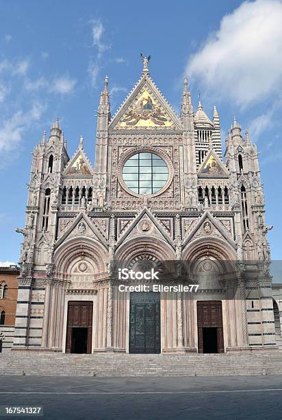 Foto de Catedral De Siena e mais fotos de stock de Arco - Característica arquitetônica - Arco - Característica arquitetônica, Arquitetura, Campanário - Torre