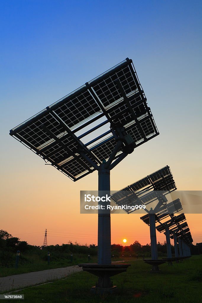 Panneau solaire silhouette très beau coucher de soleil - Photo de Coucher de soleil libre de droits