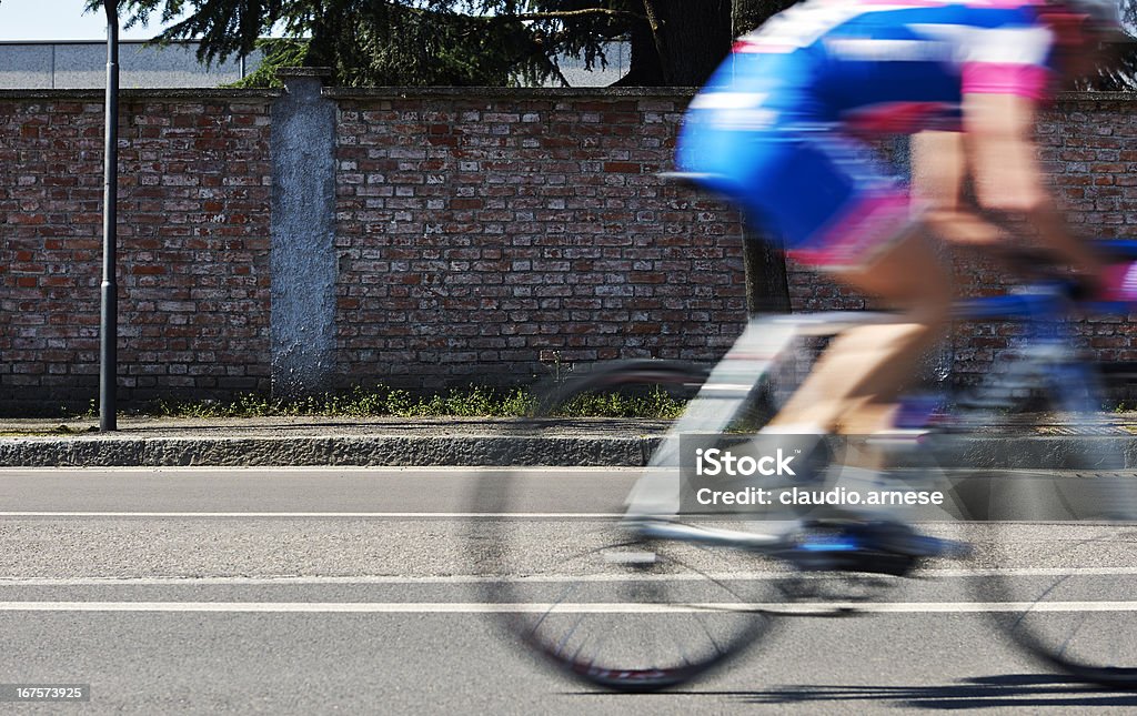 Ciclisti gara. Immagine a colori - Foto stock royalty-free di Bicicletta