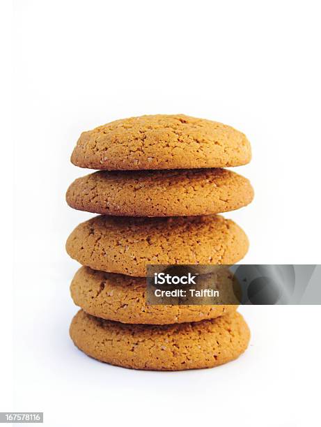 Foto de Pilha De Cookies De Aveia e mais fotos de stock de Alimentação Saudável - Alimentação Saudável, Amontoamento, Assado no Forno