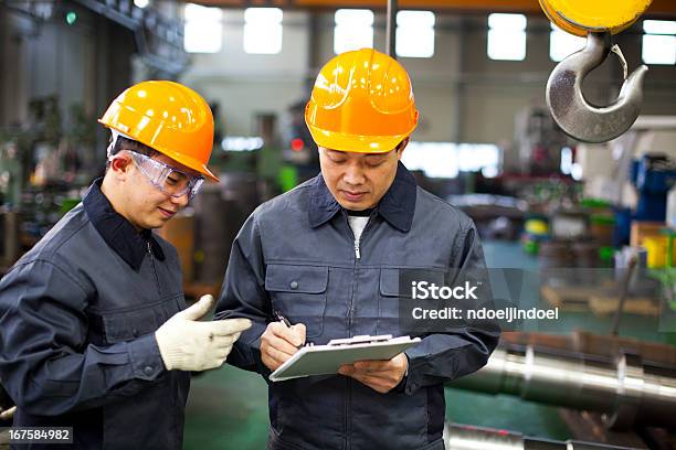 Factory Работников — стоковые фотографии и другие картинки Контроль качества - Контроль качества, Проверять, Machinery