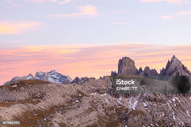 Scintillio Delle Montagne Panorama - Fotografie stock e altre immagini di Alba - Crepuscolo - Alba - Crepuscolo, Alpi, Ambientazione esterna