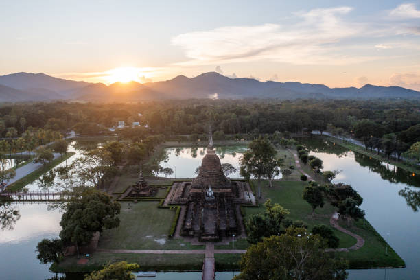 istock Wat Sa Si, Sukhothai, Thailand 1675934626