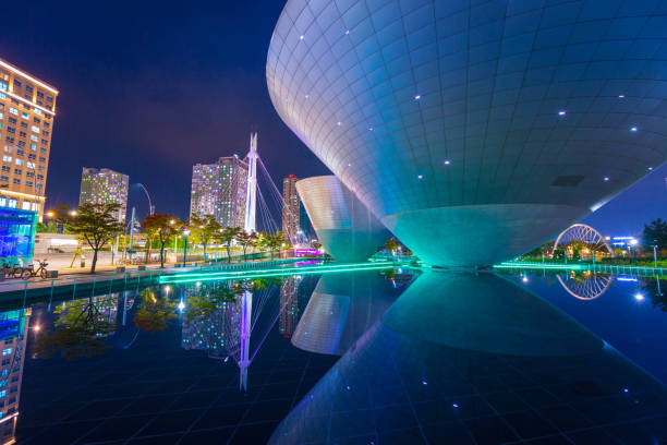 Hyperlapse of Tri-bowl Building at Central Park in Songdo district, Incheon, South Korea. Incheon, South Korea - October 10, 2020: Hyperlapse of Tri-bowl Building at Central Park in Songdo district, Incheon, South Korea. songdo ibd stock pictures, royalty-free photos & images