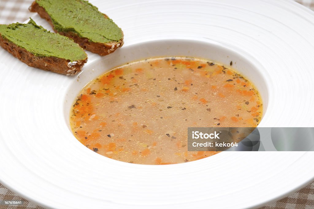 Italien Soupe minestrone au pesto crostini sur le côté. - Photo de Ail - Légume à bulbe libre de droits