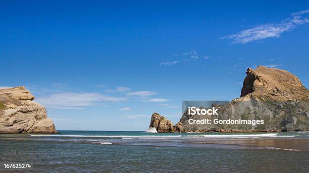 Mar Castlepoint Enterance - Fotografias de stock e mais imagens de Castlepoint - Castlepoint, Entrada de Edifício, Erodido