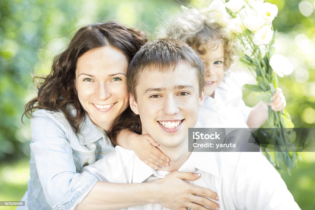 Счастливая семья - Стоковые фото Белый роялти-фри