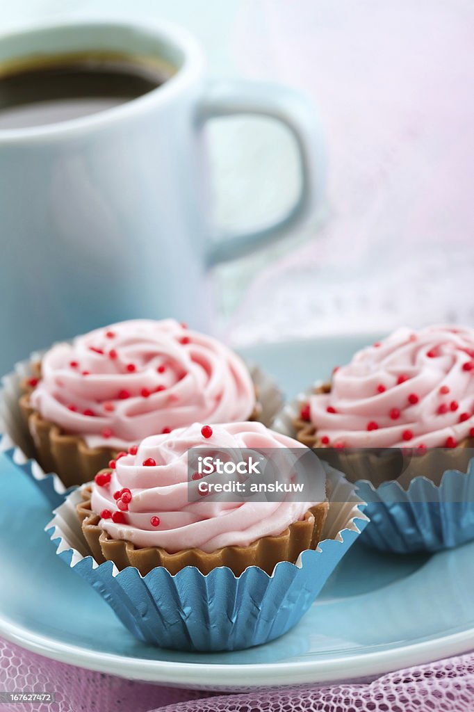 Variedade de rosa cupcake de pralines de chocolate - Foto de stock de Alimentação Não-saudável royalty-free