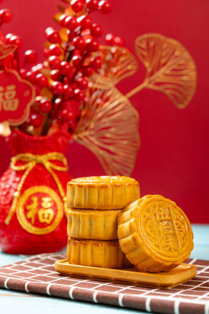 istock traditional mooncake with decorative vase vertical composition the Chinese on the mooncake means five kernels and the ones on background means fortune. 1676301810