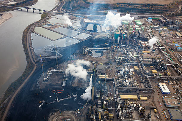 Oilsands Refinery A large oil refinery along the Athabasca River in Alberta's Oilsands.  Fort McMurray, Alberta. oilsands stock pictures, royalty-free photos & images