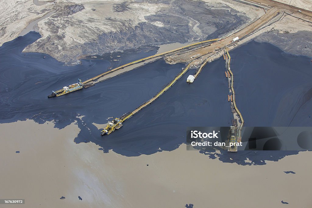 Oilsands Tailings 池 - 石油流出のロイヤリティフリーストックフォト